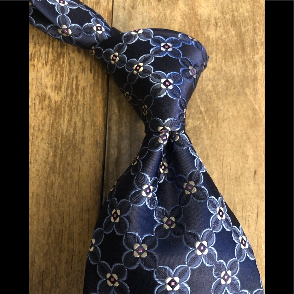 Ike Behar Tie Hand Tailored Pure Silk NWOT - Blue!